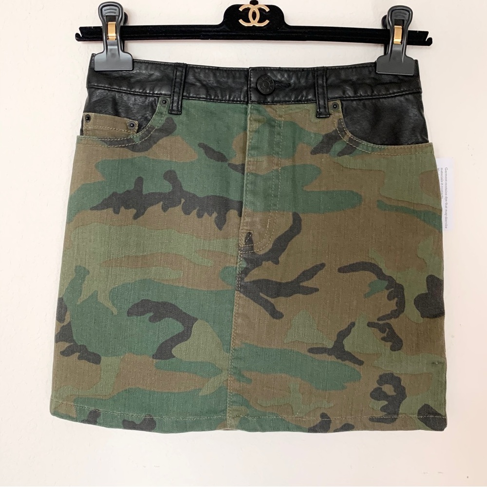 Vintage Leatherette trim camouflage mini skirt
